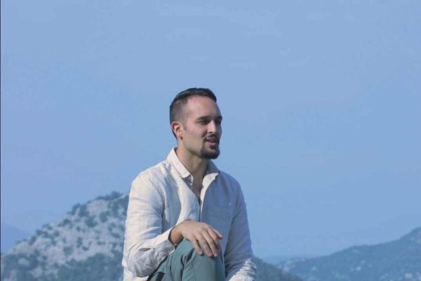 Crnogorski muzičar Ivan Bjeković objavio novi singl “Biću plamen”